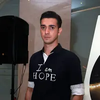 “Saya dekat dengan kanker, ada di lingkungan para penderita kanker. Beberapa waktu lalu, kakek saya meninggal dunia karena mengidap kanker juga. Jadi bisa dibilang, ini seperti dalam kehidupan sehari-hari,” aku Fachri Albar. (Deki Prayoga/Bintang.com)