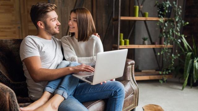 Berdiskusi di Malam Pergantian Tahun Baru