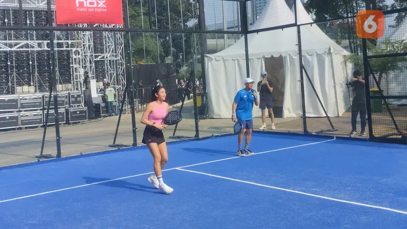 Canti Tachril bermain Padel bersama Udjo Project Pop