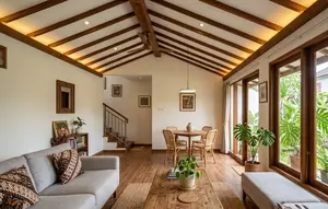6 Inspirasi Plafon Kayu, Bikin Interior Rumah Makin Hangat dan Elegan