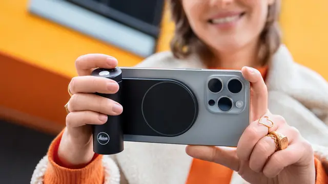 Leica LUX Grip, pegangan kamera premium untuk iPhone yang diklaim bisa hasilkan foto layaknya profesional