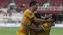 Pemain Sriwijaya FC, Patrich Wanggai dan Esteban Vizcarra, merayakan gol ke gawang PSMS Medan pada perebutan tempat ketiga Piala Presiden di SUGBK, Jakarta, Sabtu (17/2/2018). PSMS kalah 0-4 dari Sriwijaya. (Bola.com/Vitalis Yogi Trisna)