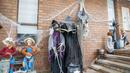 Dekorasi Halloween di depan rumah warga di Canberra, Australia (31/10/2020). (Xinhua/Chu Chen)