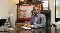 Direktur Utama Pegadaian Sunarso berpose usai diwawancara oleh Liputan6.com di Kantor Pusat Pegadaian, Jakarta, Rabu (11/4). (Liputan6.com/Arya Manggala)