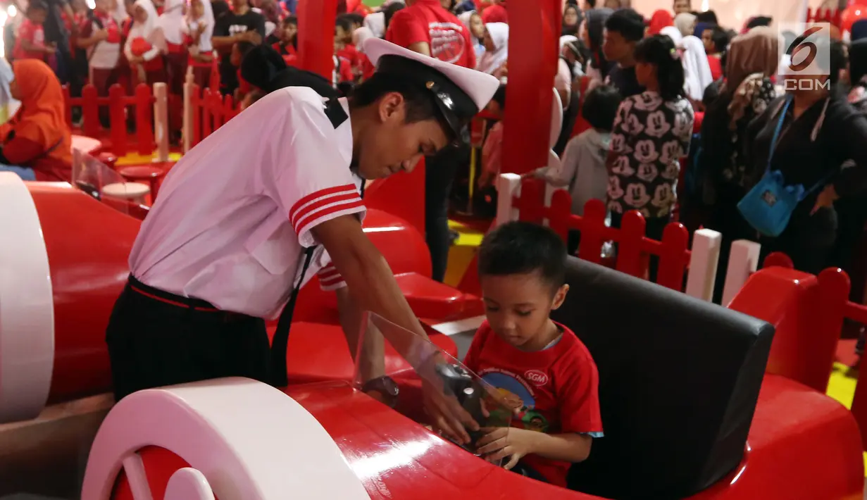 Anak-anak bermain saat peringatan Hari Anak Nasinonal di Taman Prestasi, Jakarta, Minggu (21/7/2019). Peringati Hari Anak Nasional SGM Eksplor hadirkan "Taman Prestasi Sahabat Generasi Maju" untuk mendukung asah potensi prestasi si Kecil Jadi anak Generasi Maju. (Liputan6.com/Johan Tallo)