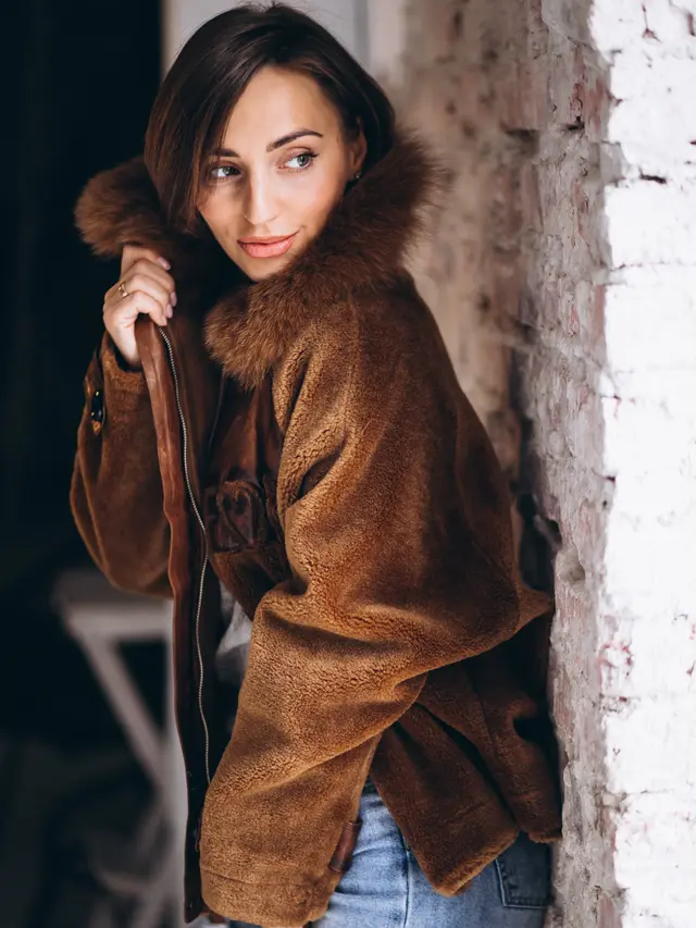 Ilustrasi jaket suede sebagai salah satu fashion item