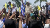 Calon Presiden (Capres) nomor urut 02 Prabowo Subianto saat berkunjung di Pontianak, Kalbar, Sabtu (20/1/2024). (Liputan6.com/Delvira Hutabarat)