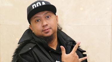Alami Kecelakaan Sutradara Anggy Umbara Alami Luka Serius News Entertainment Fimela Com