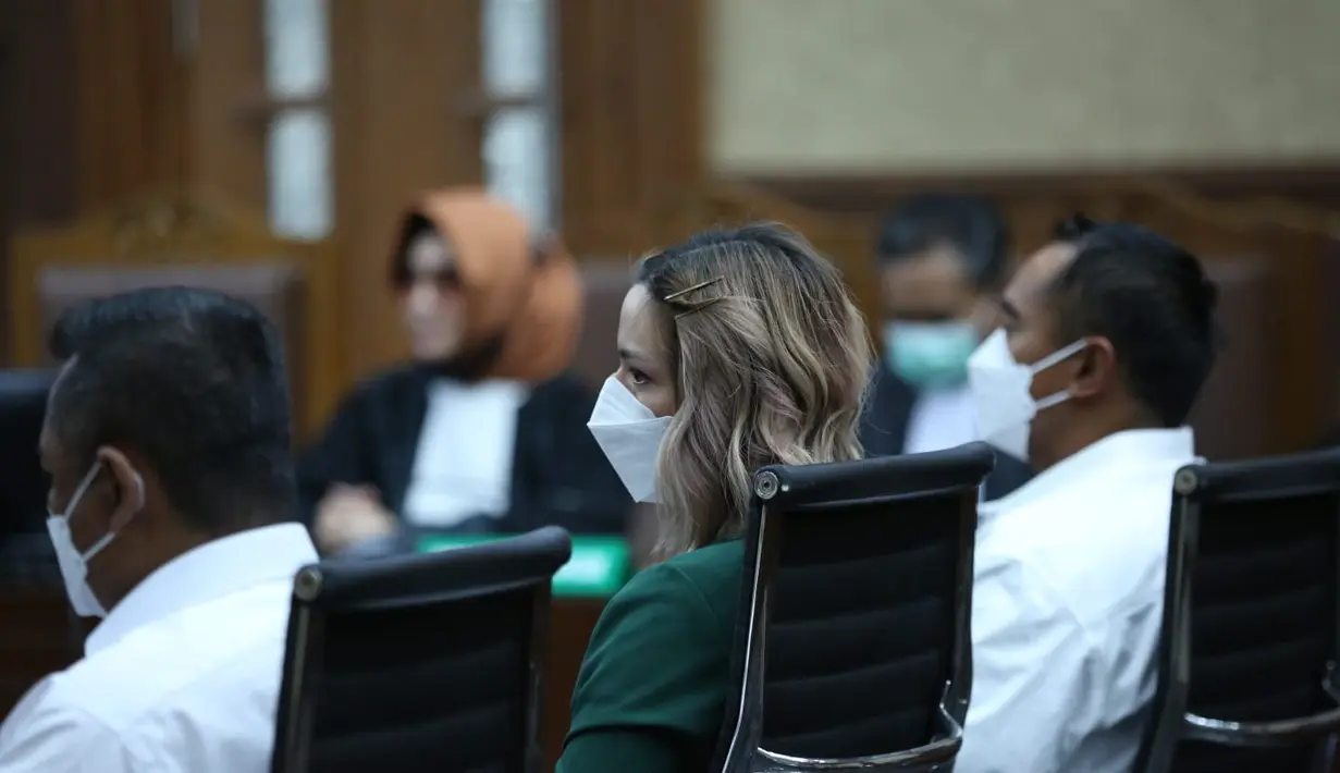 Nia Ramadhani dan Ardi Bakrie sidang Putusan (Budy Santoso/@Kapanlagi.com)