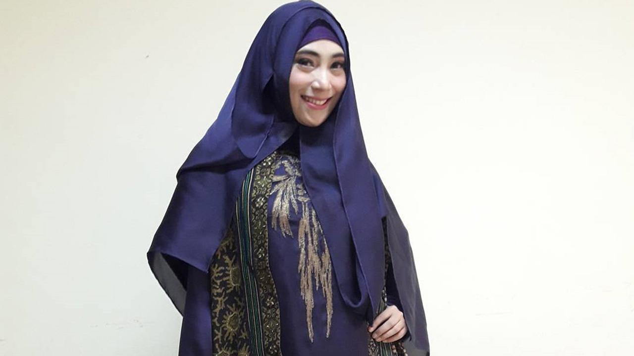 Inka Christie yang Selalu Tampil Modis