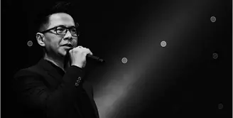 Penyanyi Delon merasakan sedikit sepi job saat Ramadan tiba. Hal itu juga dirasakan pada Ramadan tahun ini. Penyanyi jebolan ajang pencarian bakat itu mengaku sepi job saat bulan ramadan. (Instagram/delonthamrin)