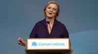 PM Inggris yang baru, Liz Truss berbicara setelah memenangkan kontes kepemimpinan Partai Konservatif di Queen Elizabeth II Center di London, Senin, 5 September 2022. (AP/Frank Augstein)