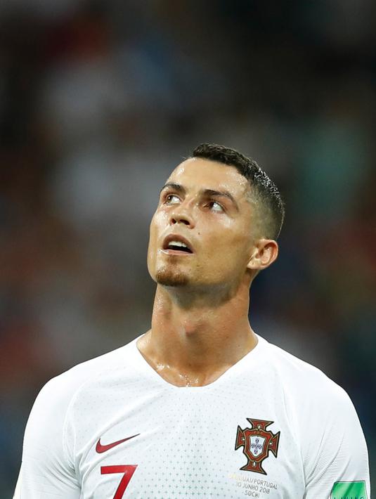 Meski menjuarai Piala Eropa tahun lalu, CR7 gagal total membawa the Sellecao keluar sebagai jawara dunia. (AFP/Odd Andersen)