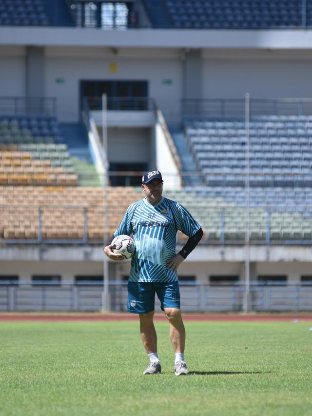Pelatih Persib Bandung, Robert Alberts.