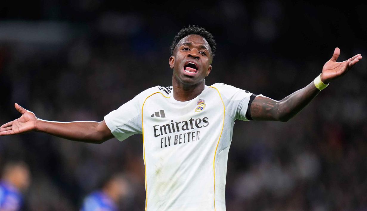 Tuan rumah Real Madrid mengalami kekalahan dengan skor 0-1 dari Getafe di Stadion Bernabeu, Madrid, Spanyol, Senin 2 Maret 2026 waktu setempat atau Selasa (3/3/2026) dini hari WIB. Tampak dalam foto, reaksi Vinicius Junior dari Real Madrid saat pertandingan pekan ke-26 La Liga 2025/2026 melawan Getafe di Stadion Bernabeu, Madrid, Spanyol, Senin 2 Maret 2026 waktu setempat atau Selasa (3/3/2026) dini hari WIB. (AP Photo/Manu Fernandez)