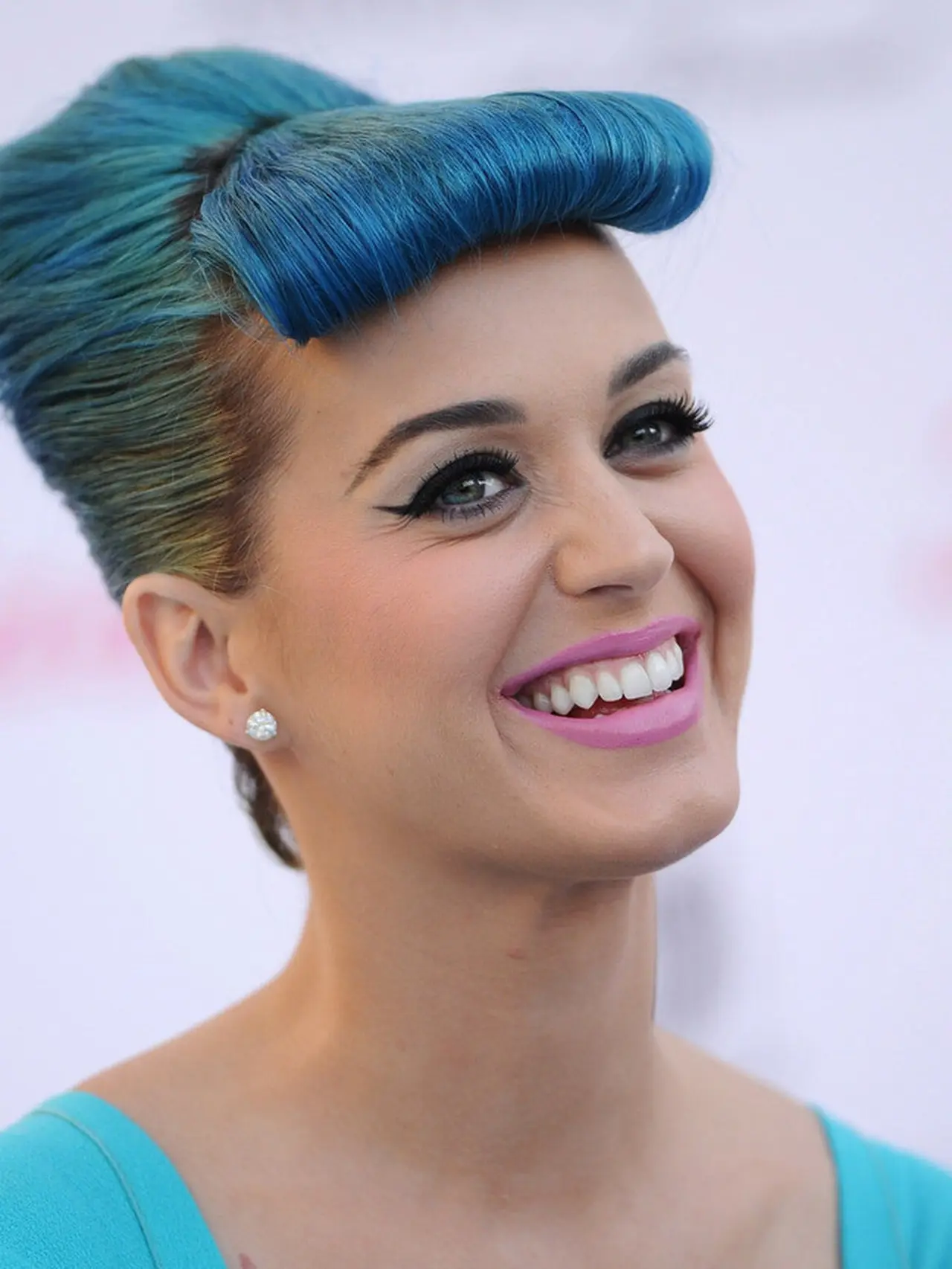 Gaya Rambut 8 Seleb Hollywood saat di Red Carpet Ini Unik Banget, Jadi ...