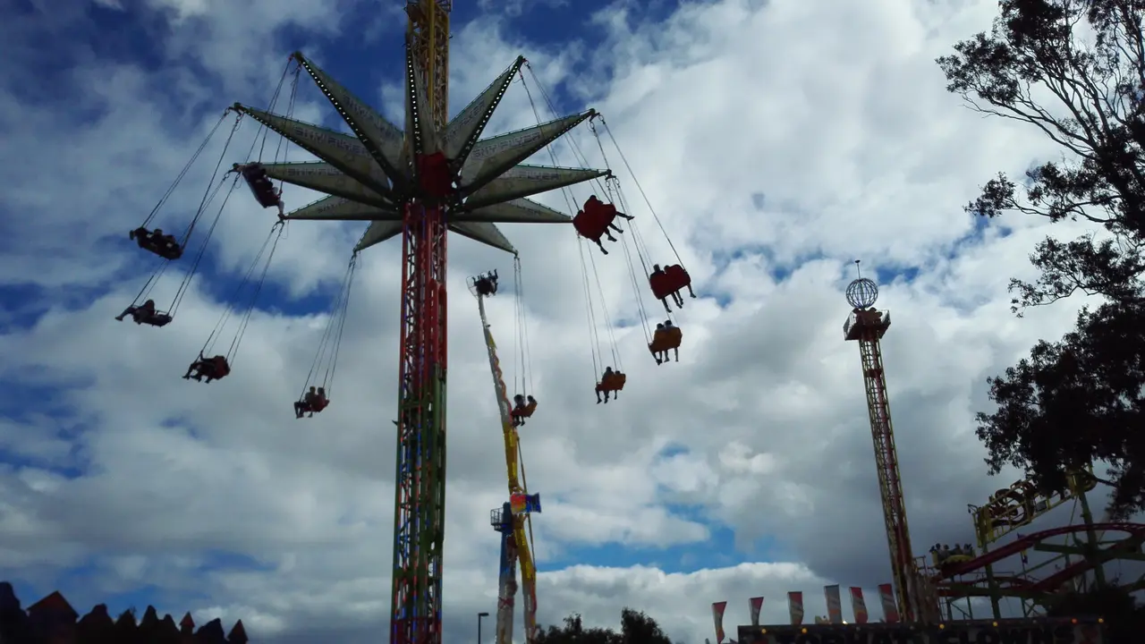 Wahana hiburan seperti di Dunia Fantasi (Dufan) juga ada di salah satu area Royal Melbourne Show di Australia. (Liputan6.com/Tanti Yulianingsih)