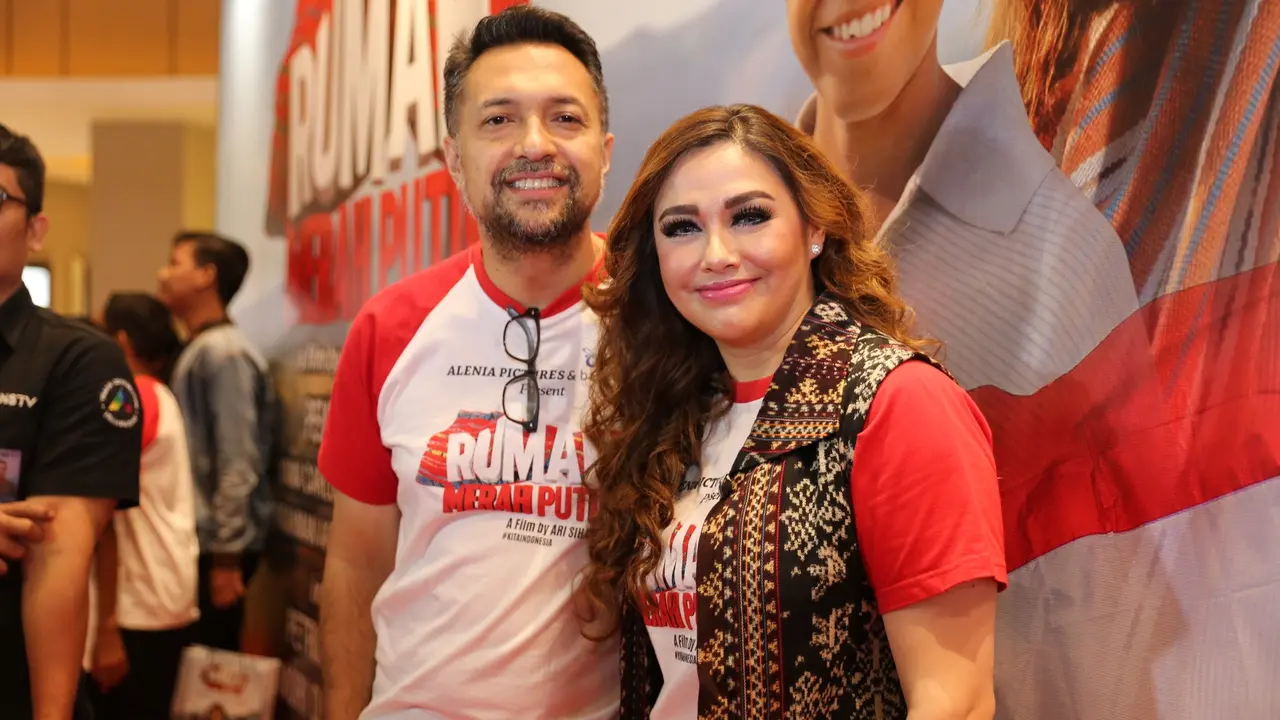 [Fimela] Ari Sihasale dan Nia Zulkarnaen