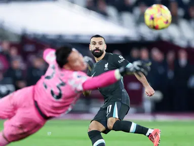 Liverpool sukses melibas West Ham United lima gol tanpa balas pada laga lanjutan Liga Inggris 2024-2025 di London Stadium pada Minggu (29/12/2024). (AFP/Adrian Dennis)