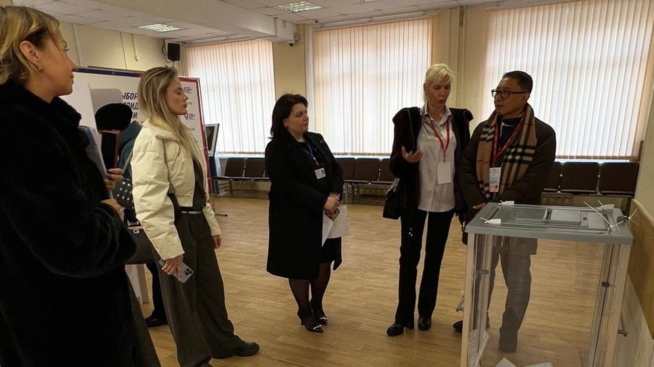 Fadli Zon dan Putu Supadma Rudana memantau langsung Pilpres Rusia.