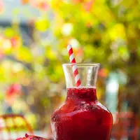 Ilustrasi Minuman Pomegranate (Photo by Eiliv-Sonas Aceron on Unsplash)