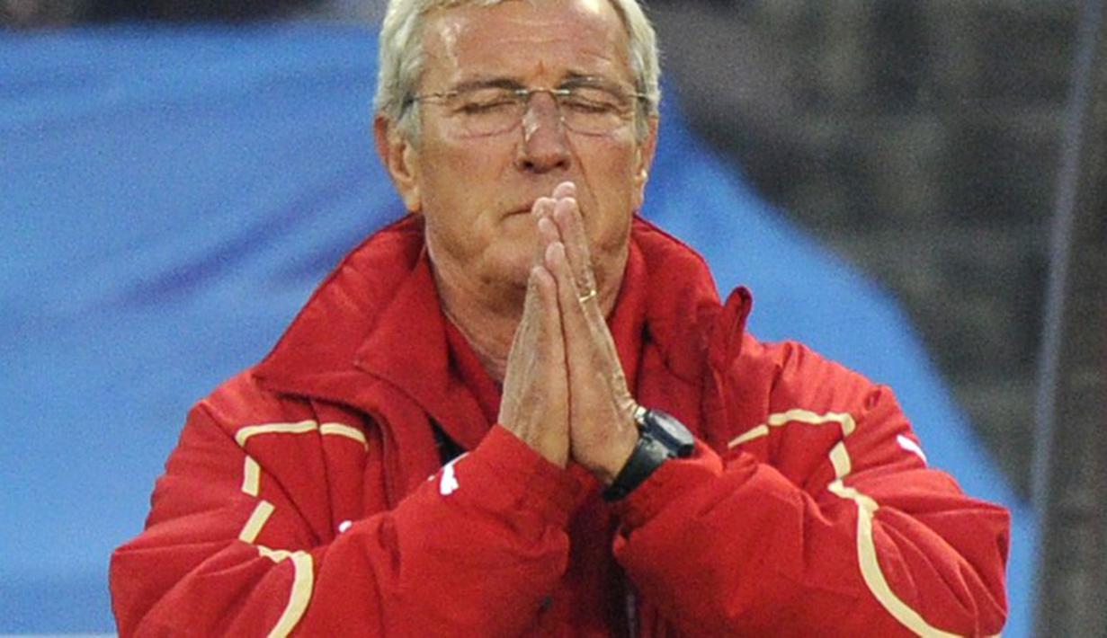 Bermodalkan skuad 2006, Lippi kembali menemani Italia di Piala Dunia 2010 tapi hasilnya Azzurri hancur total (GIANLUIGI GUERCIA / AFP)