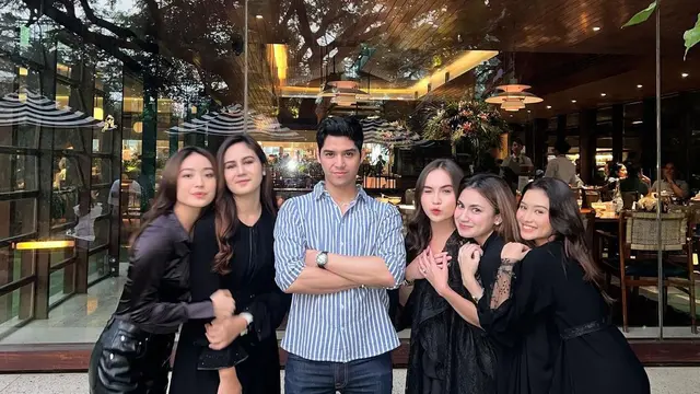 6 Gaya Bukber Pemain Little Mom, Al Ghazali Bak Dikelilingi Bidadari dari Natasha Wilona sampai Elina Joerg