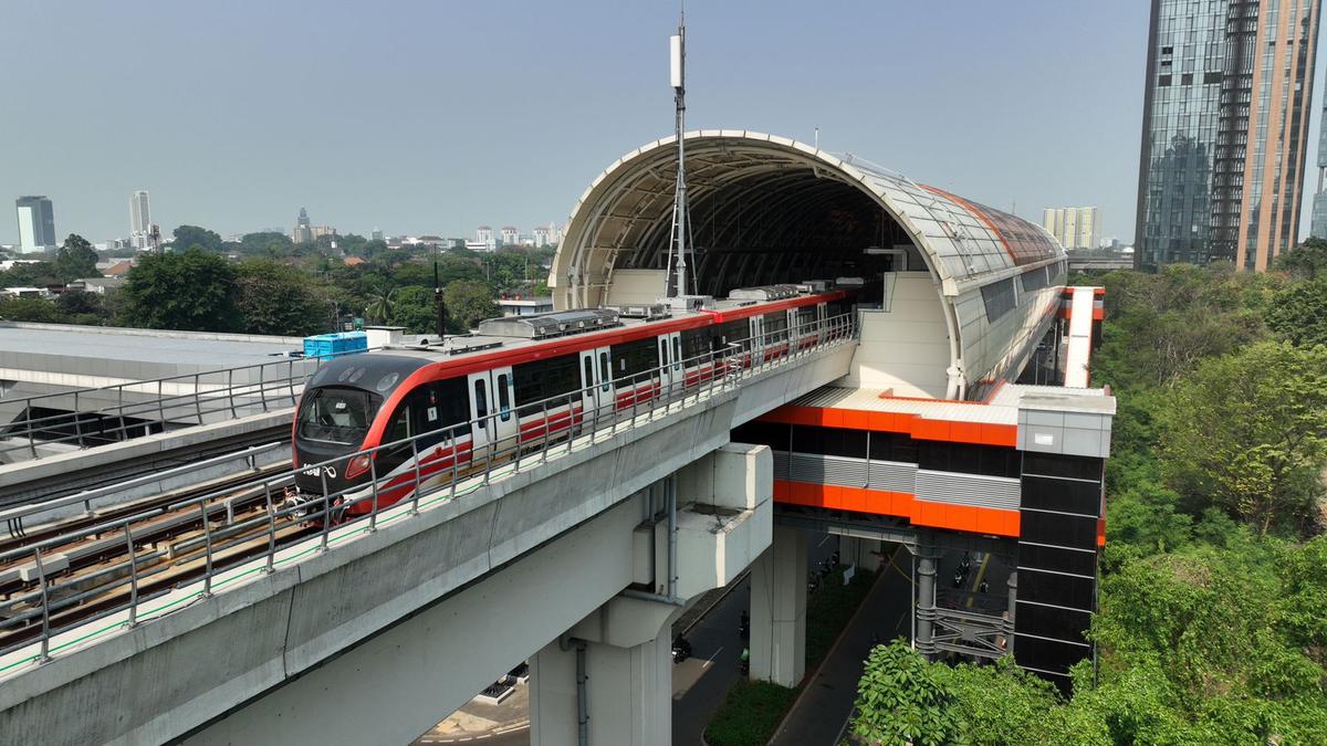 LRT Jabodebek Kebanjiran Penumpang Selama Lebaran 2025, Angkut 1,2 Juta Pengguna