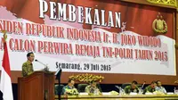 Presiden Joko Widodo atau Jokowi melantik 793 perwira TNI dan Polri yang baru saja lulus secara bersama-sama dalam upacara Prasetya Perwira. (setkab.go.id)