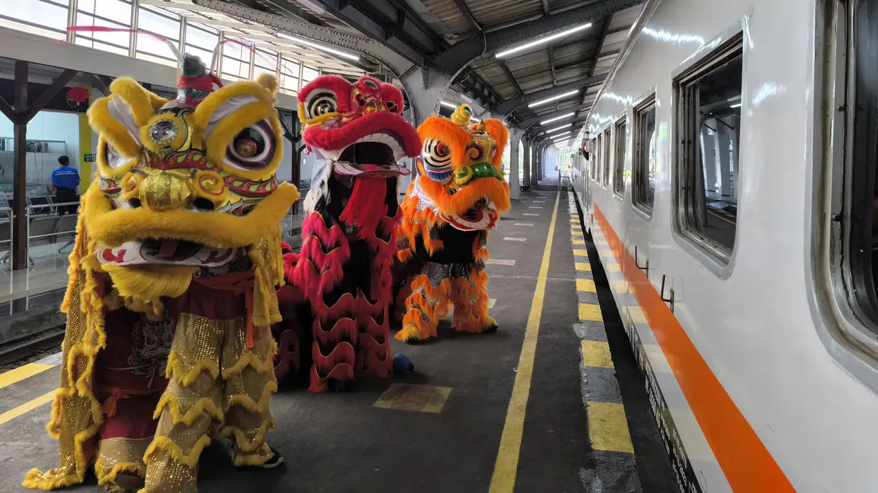 Antraksi Barongsai meriahkan Tahun Baru Imlek di Staisun Jember (Istimewa)
