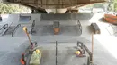 Penampakan proyek pembangunan Skatepark Pasar Rebo, Jakarta, Sabtu (5/10/2019). Skatepark yang berada di kolong Jalan Layang Pasar Rebo tersebut menelan biaya sekitar Rp 14,3. (Liputan6.com/Immanuel Antonius)