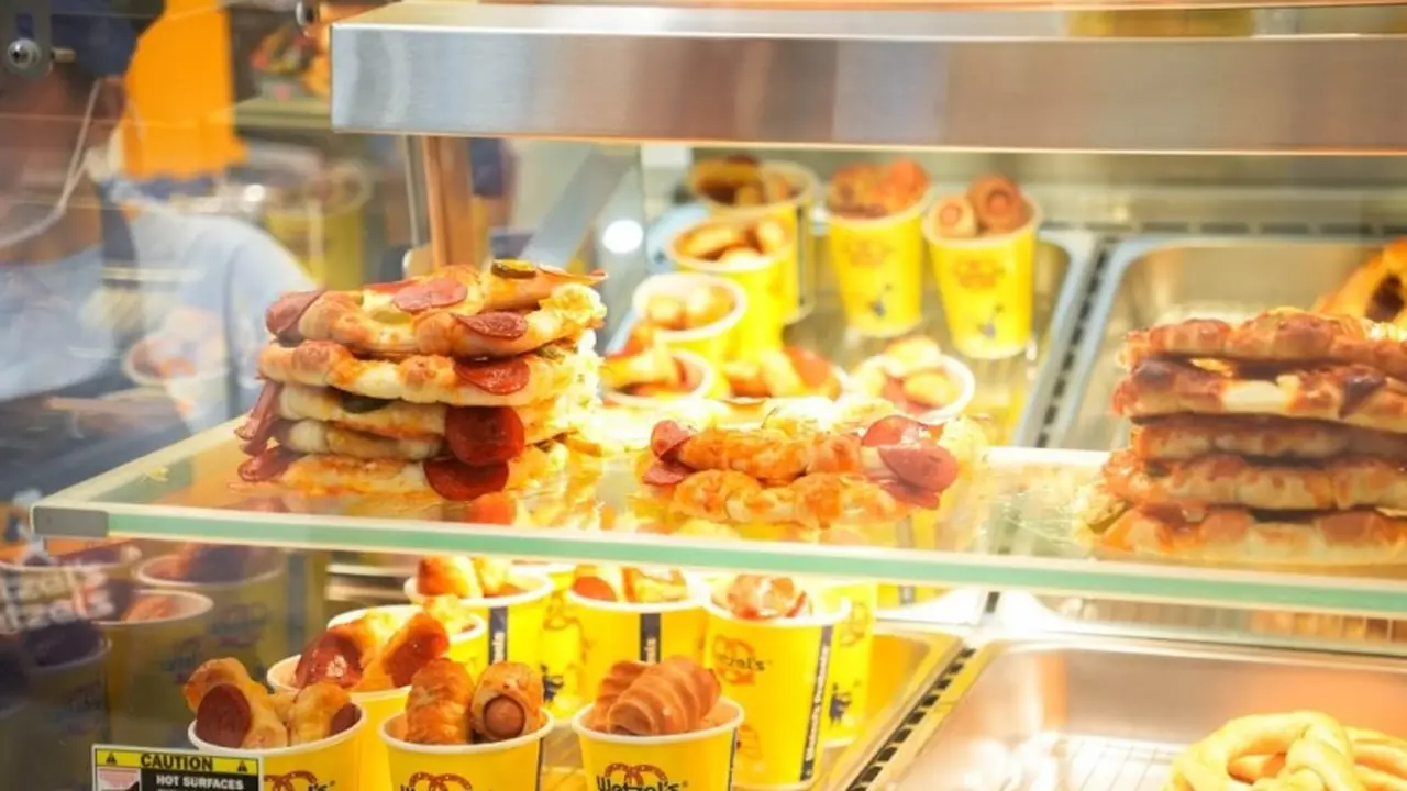 Menyantap Camilan Khas Eropa dan Pastry dari Korea dengan Sentuhan Lokal di Wetzel’s Ptretzels dan Paris Baguette
