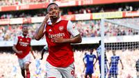 Gabriel Jesus bukanlah nama baru di Premier League karena dia hanya pindah dari Manchester City ke Arsenal dengan biaya 50 juta Euro. Berkat kepiawaiannya dalam mengolah si kulit bundar, Pemain berusia 25 tahun itu menjadi salah satu aktor bagi Gunners yang kini duduk di puncak klasemen. Sejauh ini Jesus telah mengoleksi lima gol dan lima asisst. (AFP/Adrian Dennis)