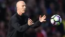 Bob Bradley. Ia mulai menangani Swansea setelah menggantikan Francesco Guidolin pada Oktober 2016 usai menyisihkan calon lainnya, Ryan Giggs. Ia dipecat petinggi klub usai 84 hari setelah hanya meraih 2 kemenangan, 2 hasil imbang dan 7 kekalahan dalam 11 laga. (AFP/Justin Tallis)