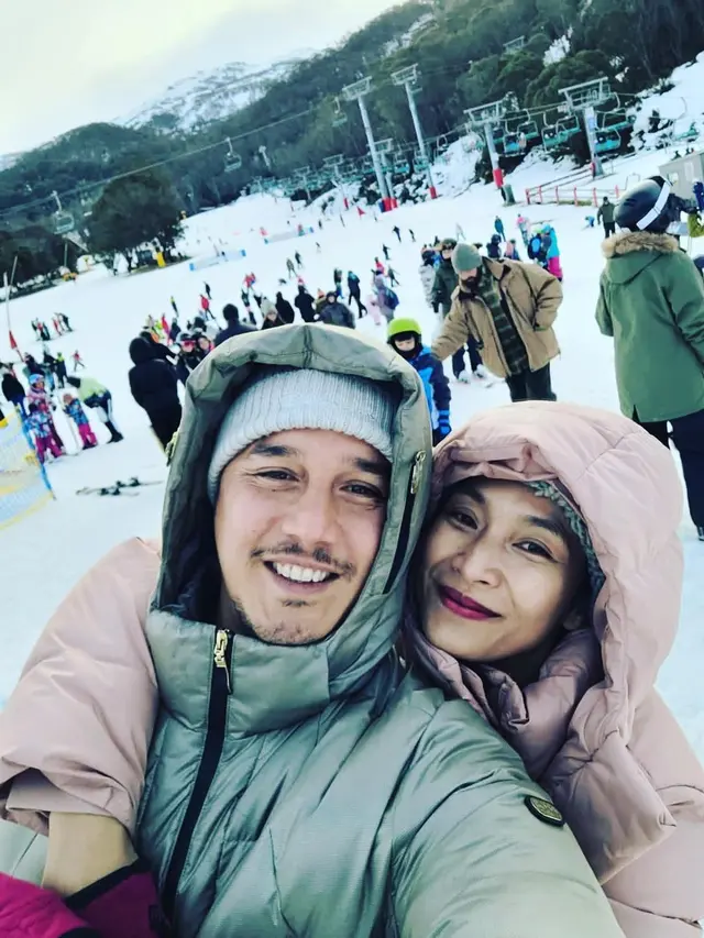 Seru Main Salju, Ini 7 Potret Liburan Happy Salma Kunjungi Nenek di Australia