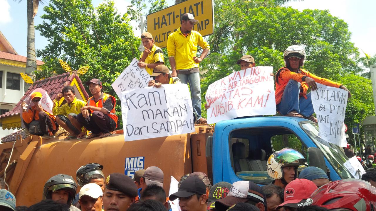 Darurat Sampah, Ratusan Pekerja Kebersihan Serbu Kantor Pekanbaru