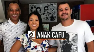 Legenda timnas Brasil dan AC Milan, Marcos Cafu, tengah dilanda musibah. Putra pertamanya, Feliciano de Moraes, meninggal dunia pada Rabu (4/9/2019). Feliciano terkena serangan jantung ketika sedang bermain bola.