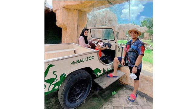 Hamil Anak Kedua, Ini 6 Potret Gaya Liburan Sheza Idris dan Suami