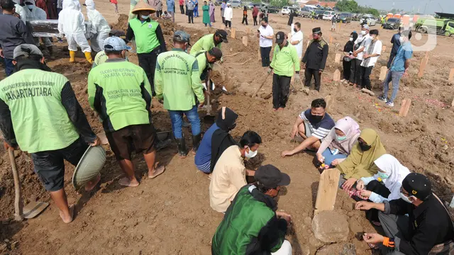 Pemakaman Jenazah dengan Protokol Covid-19 di TPU Rorotan Sentuh Angka Ratusan