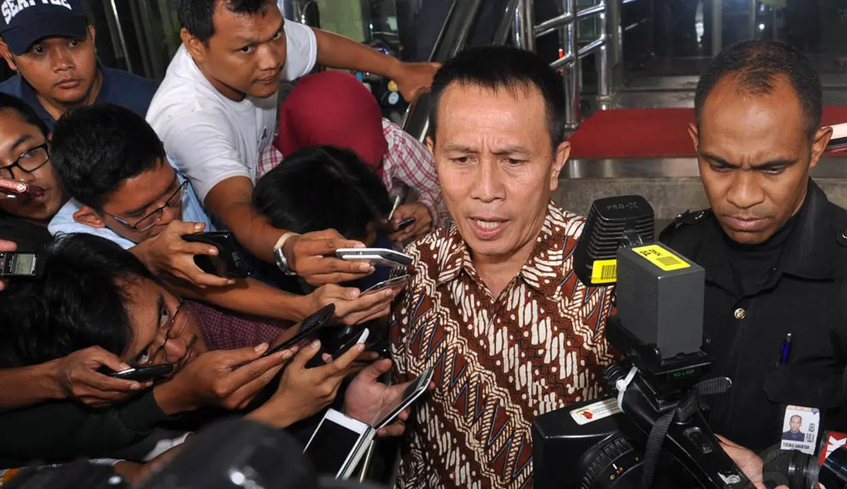 Ketua KY, Suparman Marzuki saat memberikan keterangan kepada awak media usai melakukan pertemuan dengan Pimpinan KPK, Jakarta, (6/10/14). (Liputan6.com/Miftahul Hayat)
