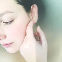 Kamu bisa mendapatkan kulit wajah yang sehat dengan merawat kulit serta makan makanan yang sehat. (Foto: Unsplash.com/Coline Haslé)