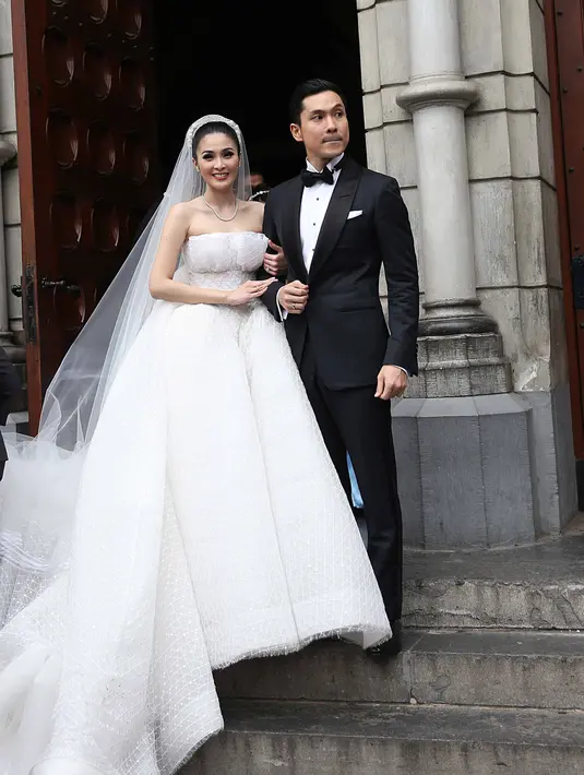 Sandra dan Harvey segera melanjutkan rangkaian resepsi yang akan digelar di Negeri Sakura, Tokyo, Jepang pada 14 November 2016. Resepsi sekitar pukul 09.30 itu akan disiarkan secara langsung melalui Facebook Bridestory. (Nurwahyunan/Bintang.com)