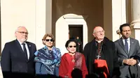 Presiden Ke-5 RI Megawati Soekarnoputri dan Dewan Juri Zayed Award berpose bersama usai bertemu Paus Fransiskus di Istana Apostolic, Vatikan, Senin (18/12/2023). (Foto: Dokumentasi PDIP).