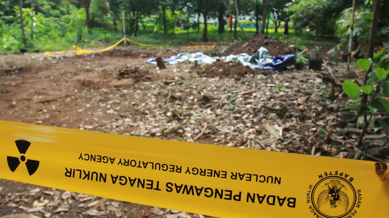 Sebidang tanah di RT 17/04 Perumahan Batan Indah, Setu, Kota Tangerang Selatan mengandung radioaktif.