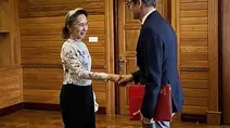 Foto Terbaru Aung San Suu Kyi Akhiri Misteri Keberadaannya