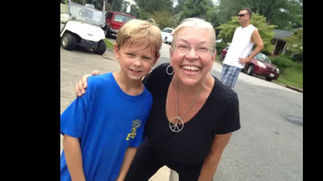 Johnny Karlinchak dan tetangganya | Foto: elissamyers.blogspot