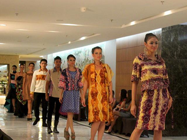 Batik Jumputan Inovasi Modern Kain Batik Indonesia Lifestyle Fimela Com