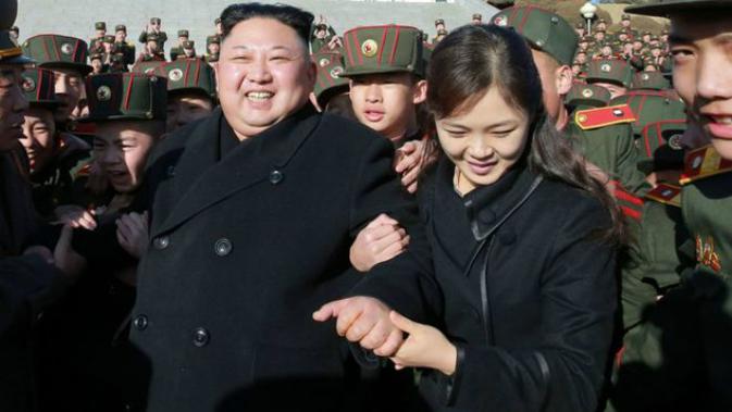 Kim Jong-un dan Ri Sol-ju. (AFP)
