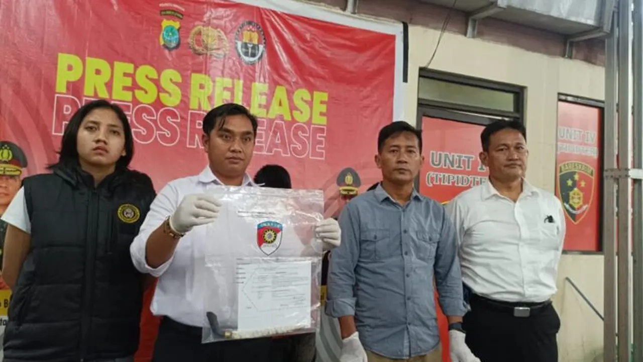 Polresta Manado mengungkap kasus pembunuhan yang terjadi di Kota Manado, Sulut, pada Minggu, (9/4/2023) sekitar pukul 19.00 Wita.