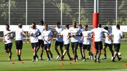 Pemain Bayer Leverkusen melakukan latihan jelang laga Liga Europa di Leverkusen, Jerman, Selasa (4/8/2020). Bayer Leverkusen akan berhadapan dengan Glasgow Rangers. (AP Photo/Martin Meissner)